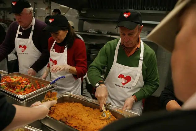 Mayor Bloomberg helping prepare Thanksgiving meals at God's Love We Deliver